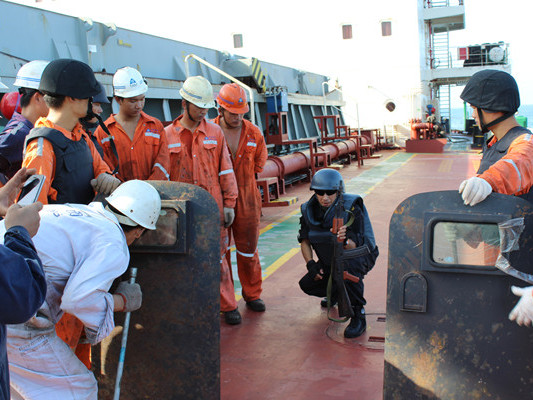 永兴集团yx06海上组织海保队员突击训练
