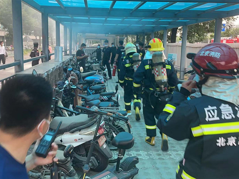 【英勇果敢、救火先锋】永兴集团yx06保安英勇救火传递正能量