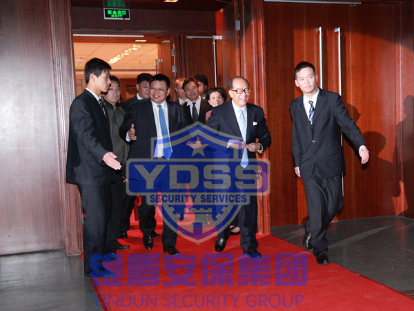 长江商学院十周年庆典永兴集团yx06特勤队员为李嘉诚做安全随卫工作