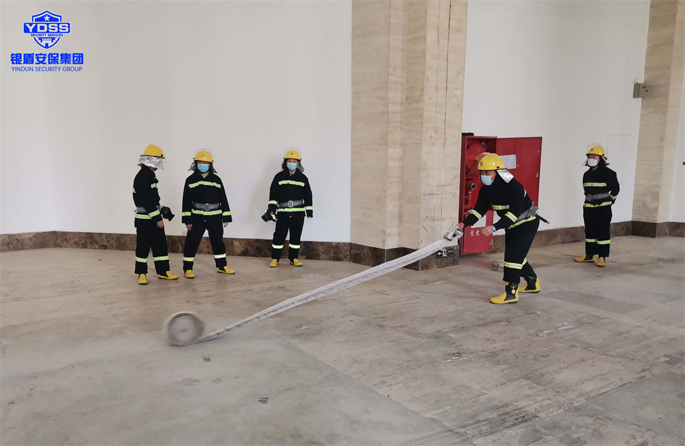 开展消防处突演练活动的永兴集团yx06安保队员们