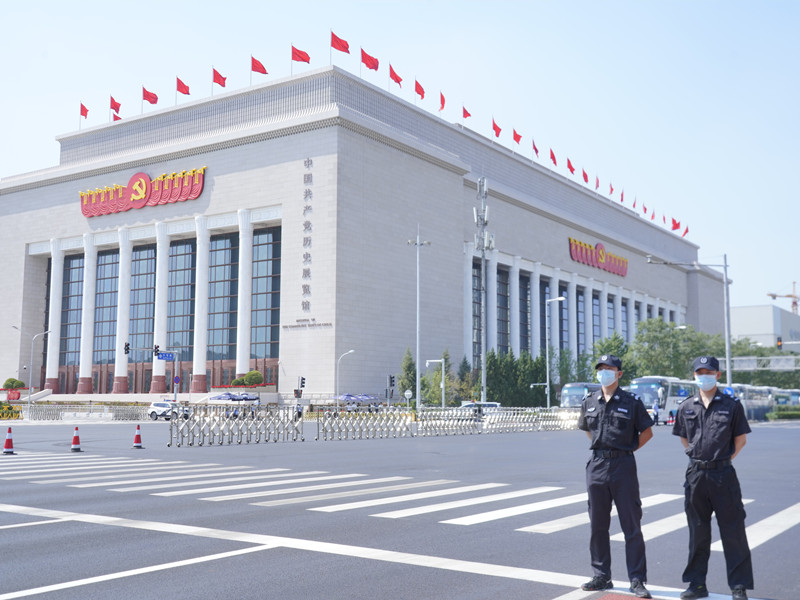 【奋斗百年路、起航新征程】永兴集团yx06保安护航中国共产党成立100周年文艺演出