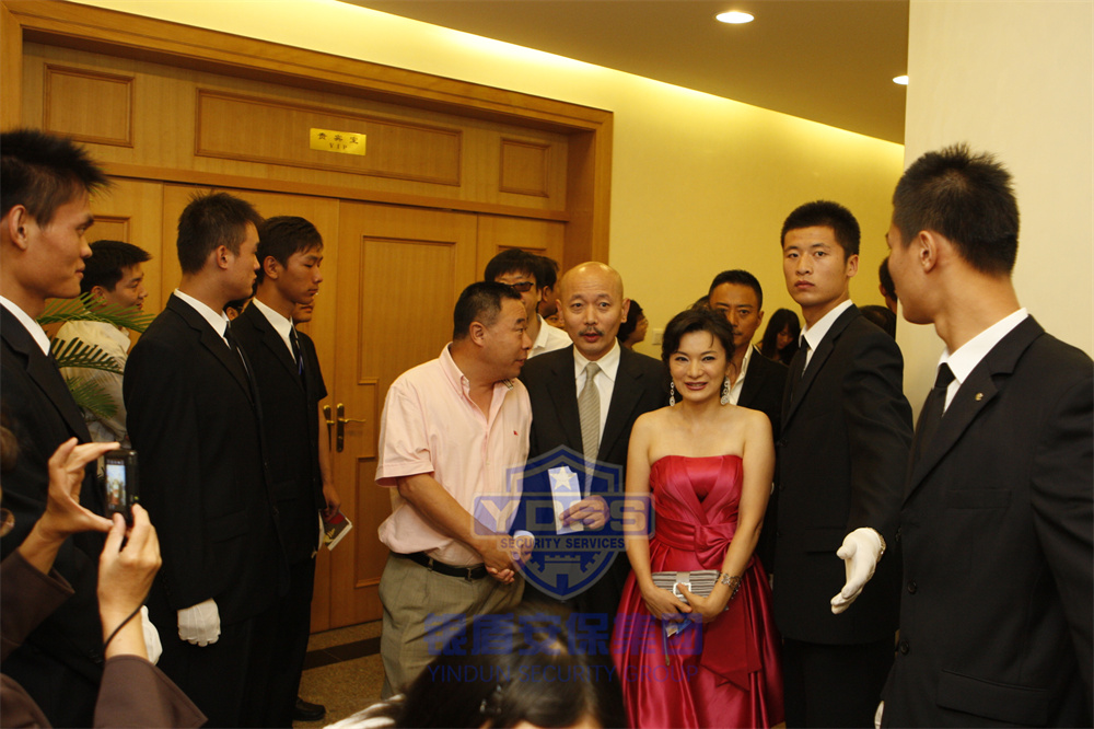 永兴集团yx06安保公司特勤人员为中国著名影视演员提供安全随卫服务