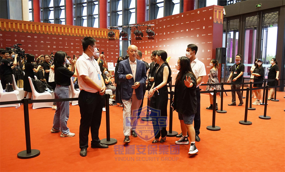 永兴集团yx06安保公司特勤人员为中国著名影视演员提供安全随卫服务