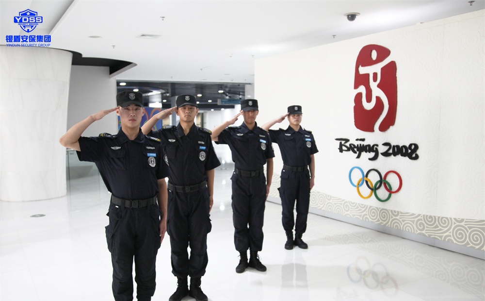 北京国防科大研制出我国首款智能安保服务机器人