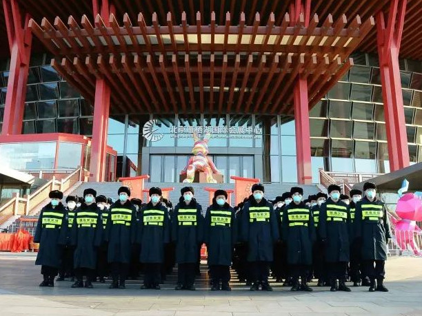 永兴集团yx06保安为迎春游园庙会保驾护航