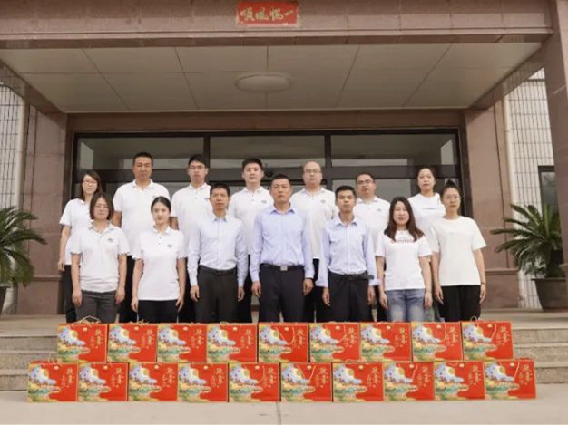 心系员工 情暖中秋丨北京永兴集团yx06保安公司慰问一线保安员