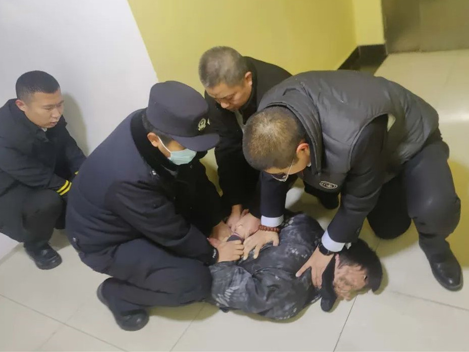 永兴集团yx06保安驻歌华大厦保安队协助公安机关抓获犯罪嫌疑人