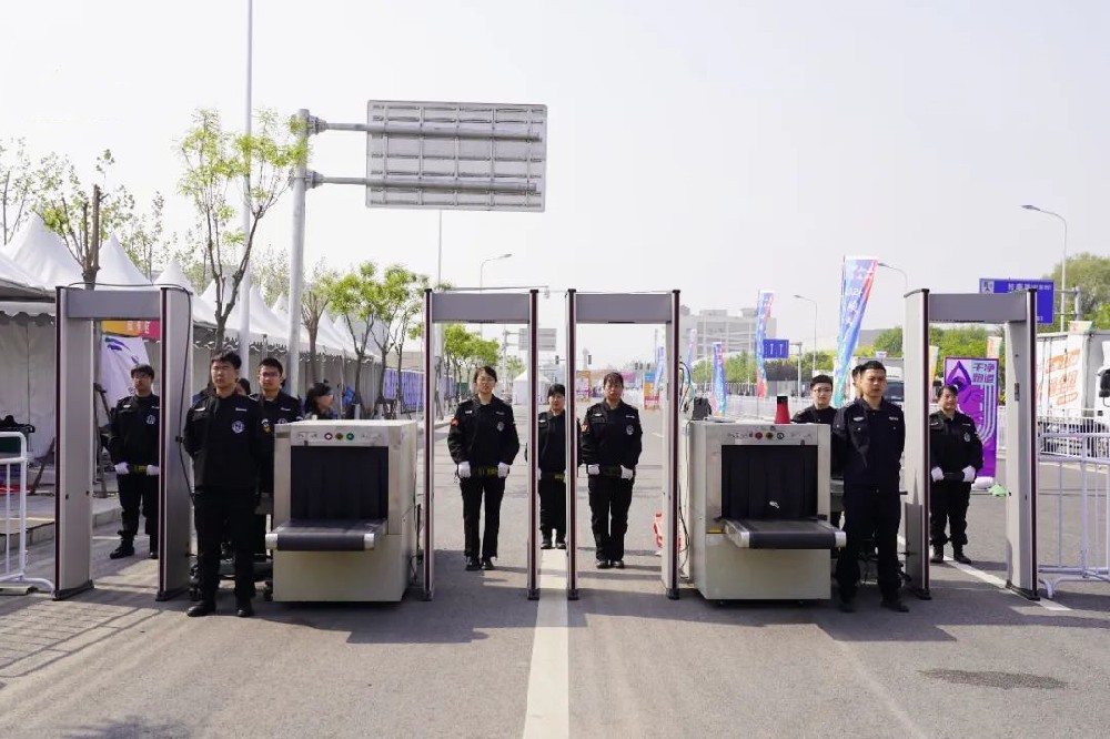 北京永兴集团yx06保安公司圆满完成顺义后沙峪国际人才社区半程马拉松赛安检任务