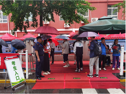 护航高考 北京保安在行动